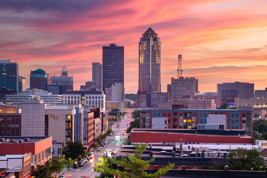 Des Moines skyline at sunset